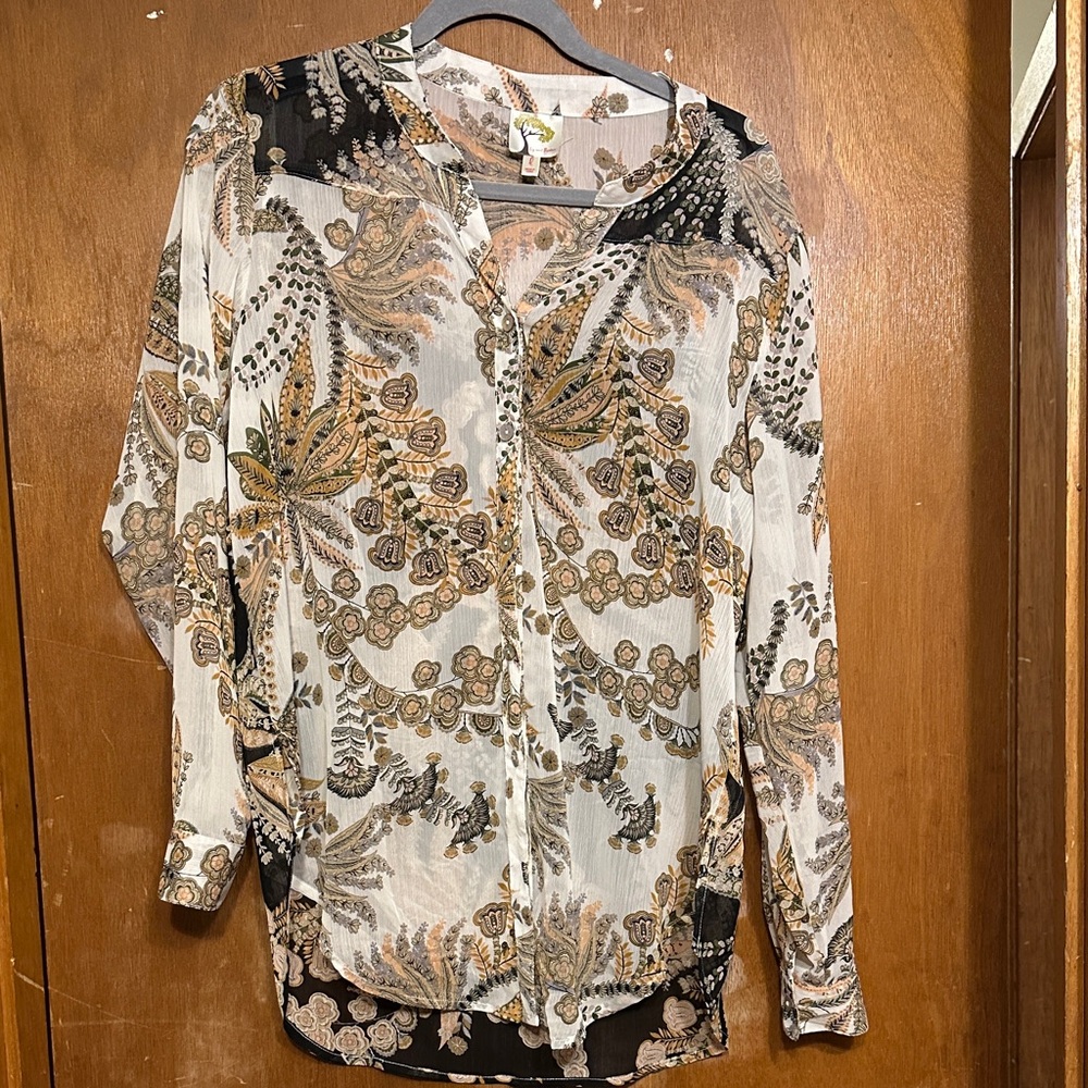 Fig and flower paisley print button up blouse Size Large